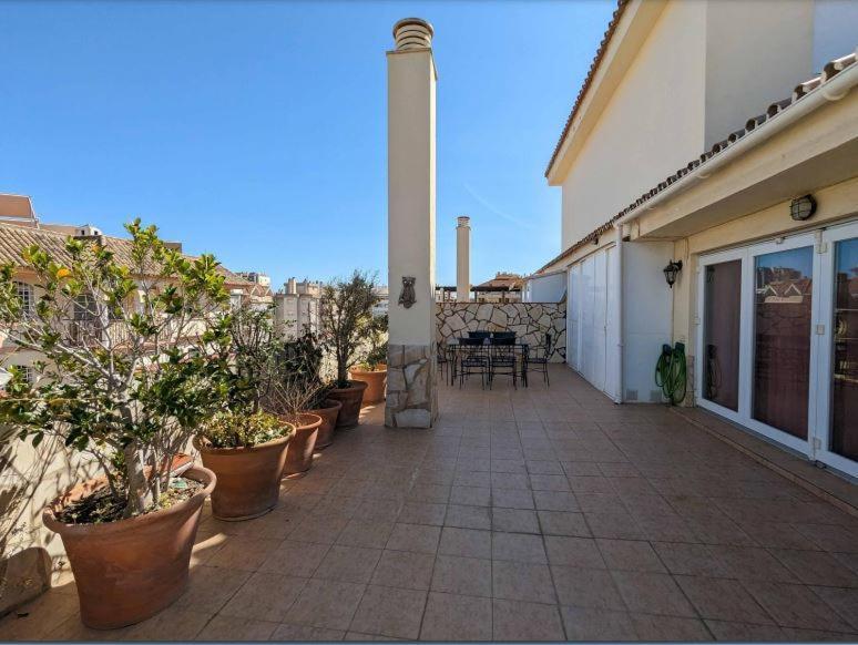Sea View Penthouse Apartment Фуeнхирола Екстериор снимка