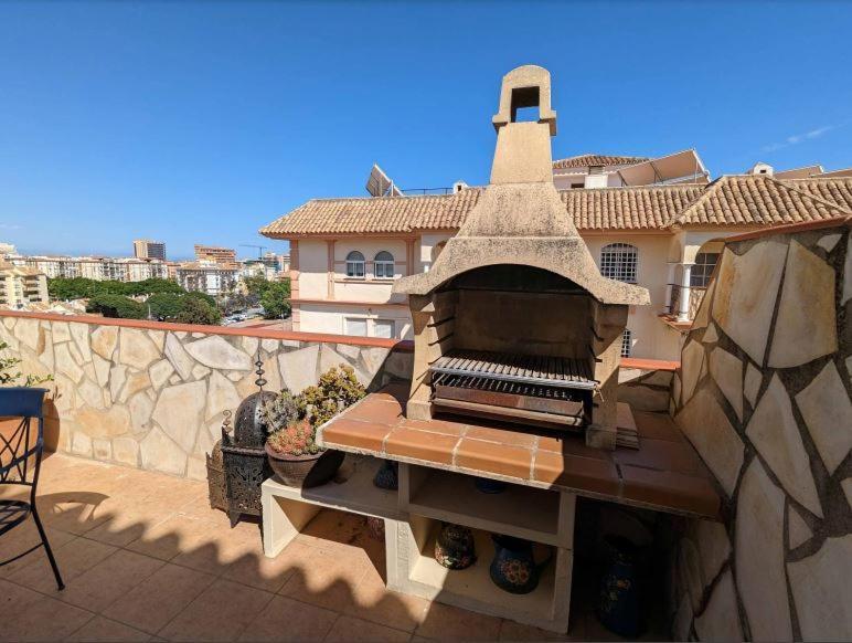 Sea View Penthouse Apartment Фуeнхирола Екстериор снимка